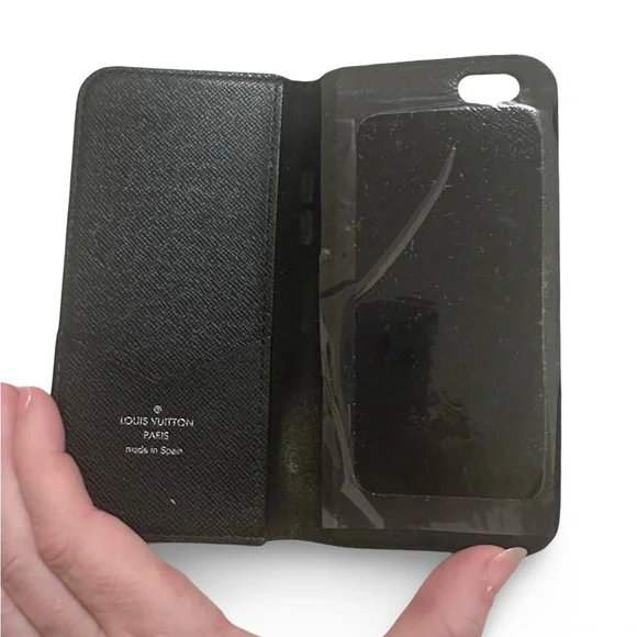 🔥 LOUIS VUITTON IPHONE CASE LOT 🔥 (Retail $995+ Value!) – NEW + PRE-OWNE… - Picture 3 of 9